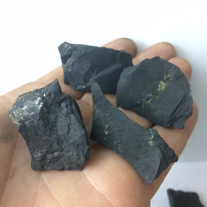 Shungite argentée – vente au kg, 3 tailles disponibles de 3 à 18 cm – protège des ondes et favorise l’ancrage, idéale pour la lithothérapie
