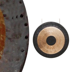 Sélection de Gong, 2 types au choix : 'Chao Gong' de Ø 30 à 90 cm et 'Wind Gong' de Ø 30 à 80 cm. Vendu avec maillet, parfait !