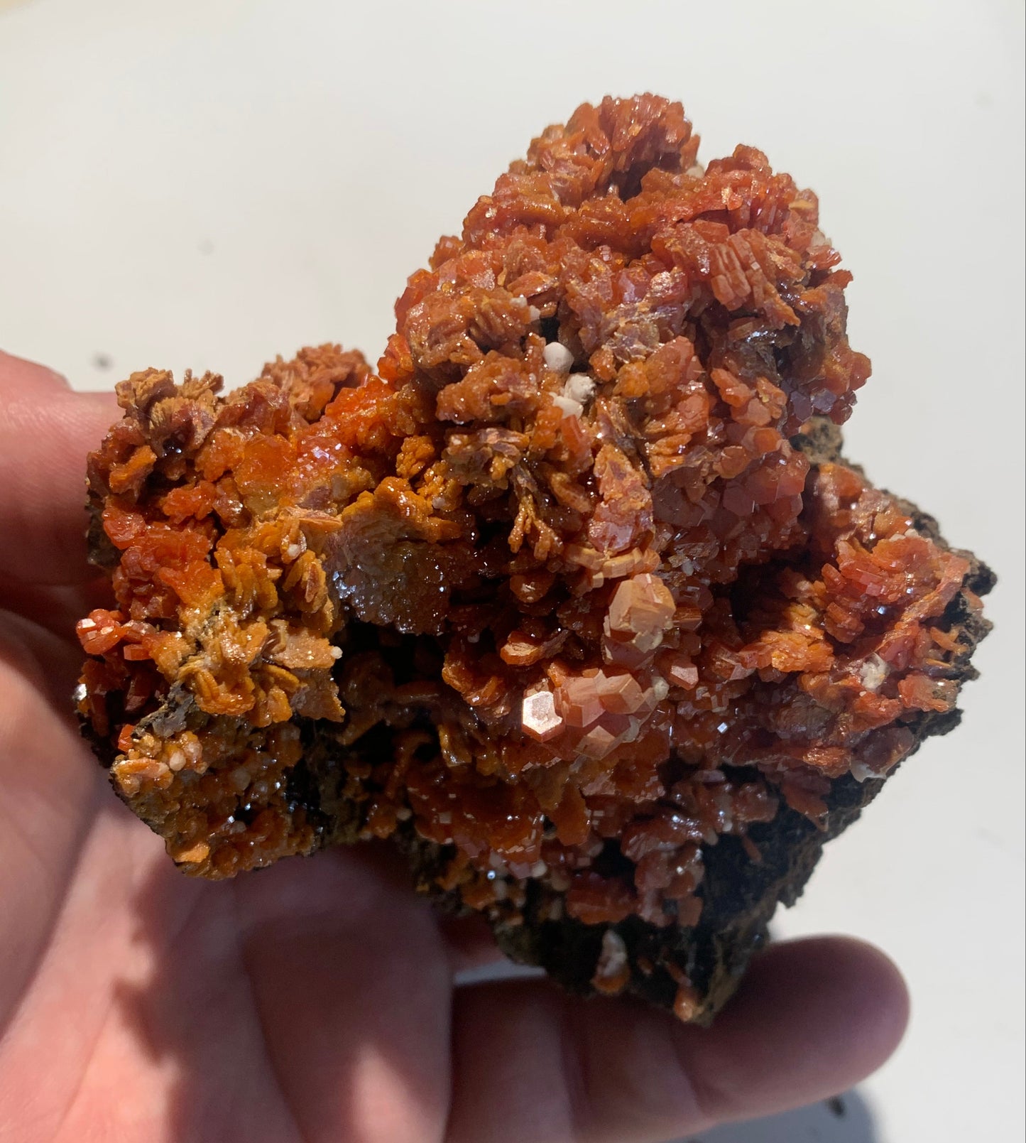 Vanadinite, spécimen brut et naturel - 100 x 83 x 74 mm - 382 gr. - 📽️ Vidéo disponible